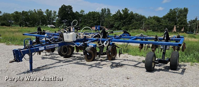 image for item DQ1828 Blu-Jet Land Runner  NH3 applicator
