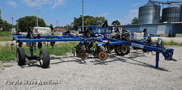 image for item DQ1828 Blu-Jet Land Runner  NH3 applicator