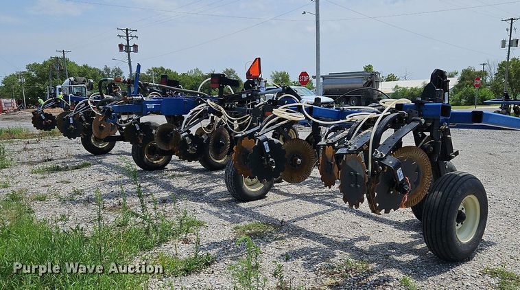 image for item DQ1828 Blu-Jet Land Runner  NH3 applicator