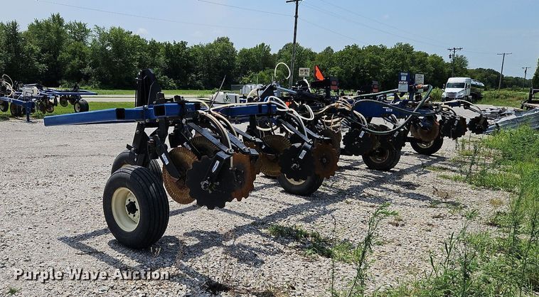 image for item DQ1828 Blu-Jet Land Runner  NH3 applicator