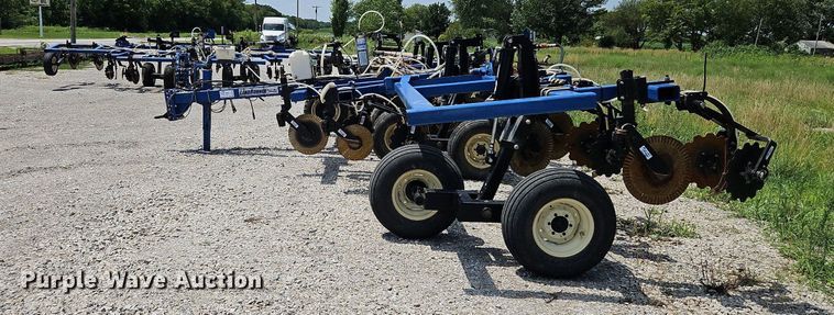 image for item DQ1828 Blu-Jet Land Runner  NH3 applicator