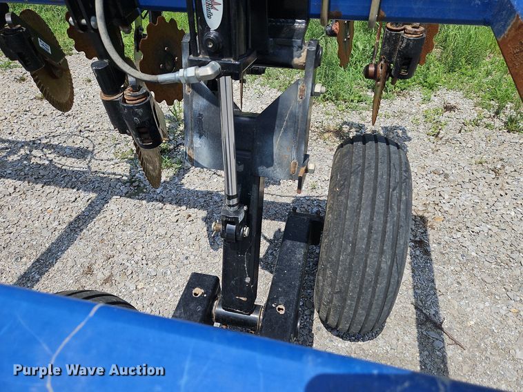 image for item DQ1828 Blu-Jet Land Runner  NH3 applicator