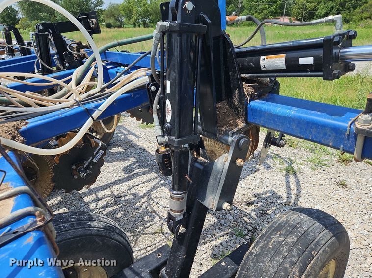 image for item DQ1828 Blu-Jet Land Runner  NH3 applicator