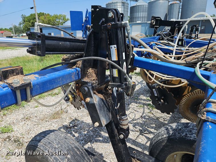 image for item DQ1828 Blu-Jet Land Runner  NH3 applicator