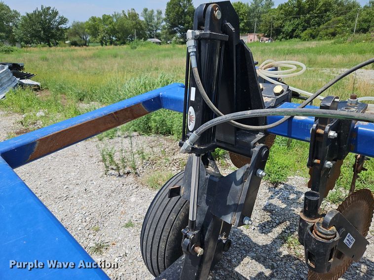 image for item DQ1828 Blu-Jet Land Runner  NH3 applicator