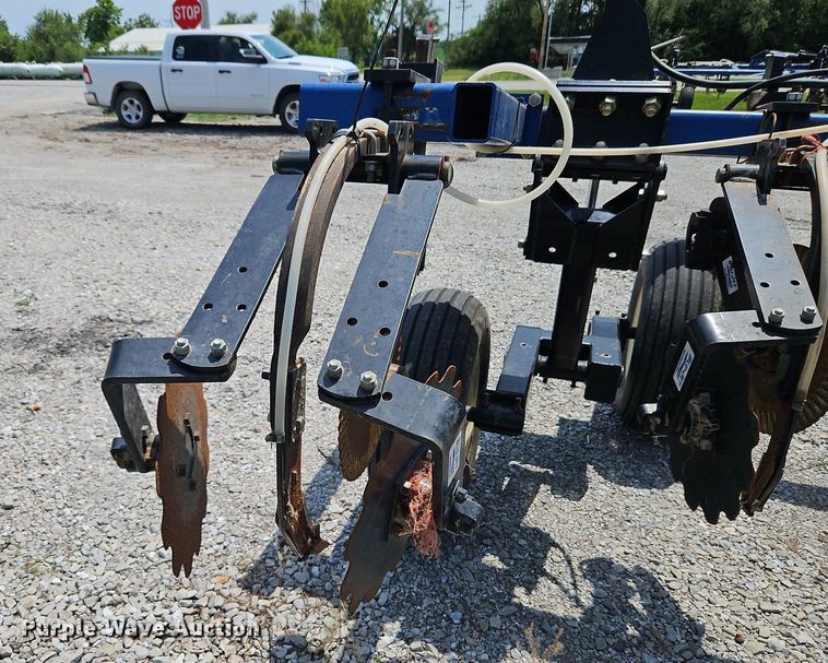 image for item DQ1828 Blu-Jet Land Runner  NH3 applicator