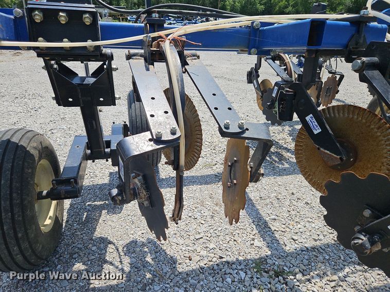 image for item DQ1828 Blu-Jet Land Runner  NH3 applicator