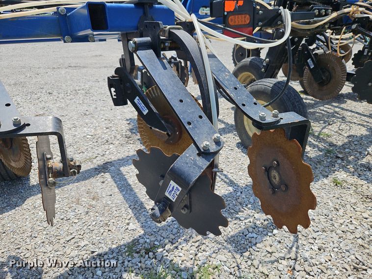 image for item DQ1828 Blu-Jet Land Runner  NH3 applicator