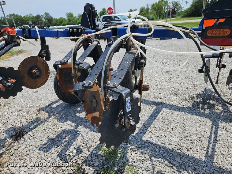 image for item DQ1828 Blu-Jet Land Runner  NH3 applicator