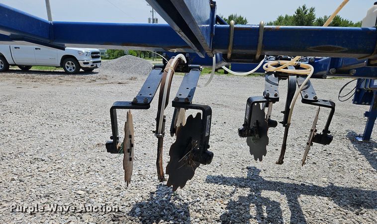 image for item DQ1828 Blu-Jet Land Runner  NH3 applicator