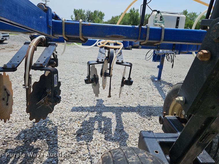 image for item DQ1828 Blu-Jet Land Runner  NH3 applicator