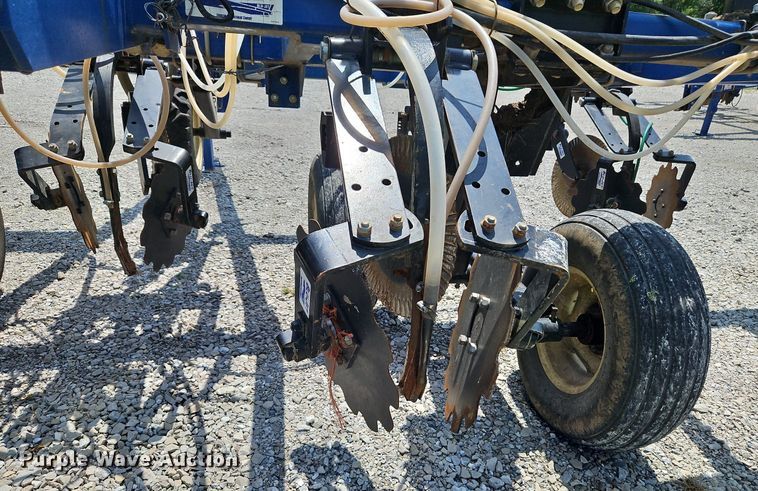 image for item DQ1828 Blu-Jet Land Runner  NH3 applicator