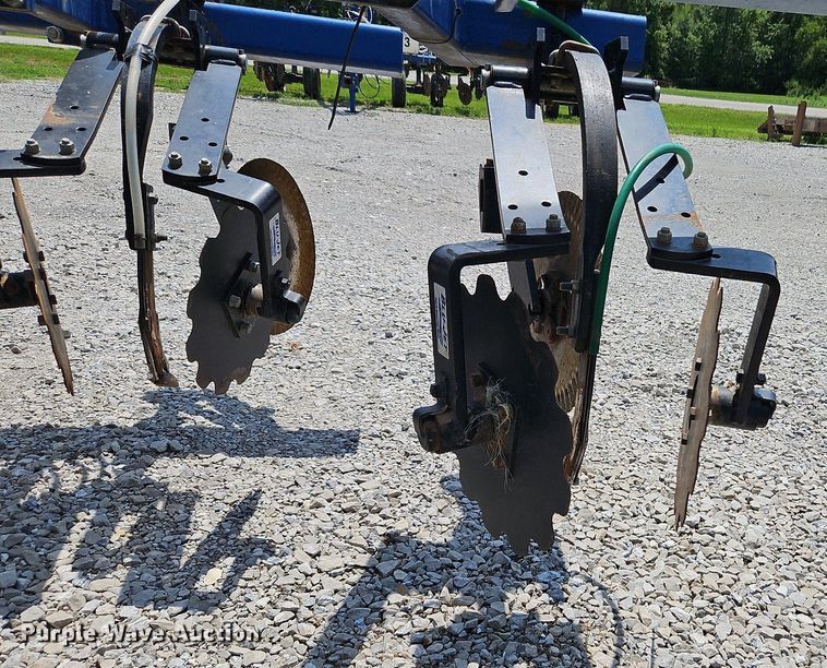 image for item DQ1828 Blu-Jet Land Runner  NH3 applicator