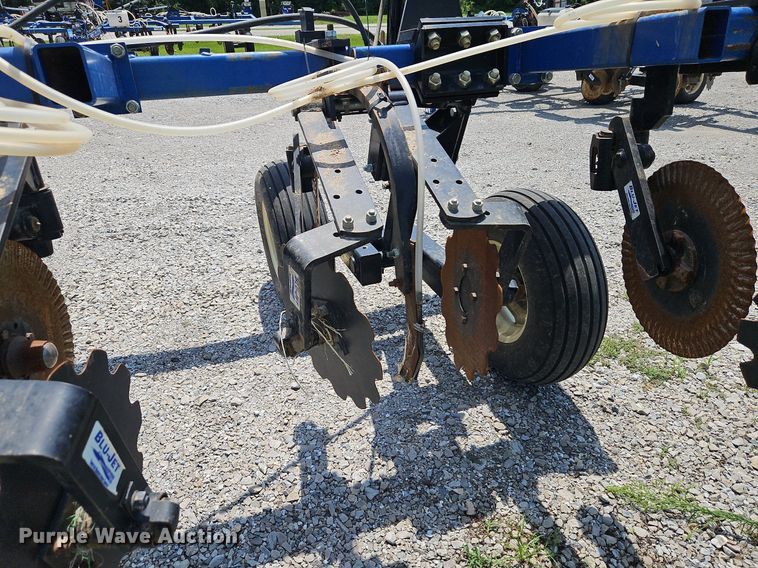 image for item DQ1828 Blu-Jet Land Runner  NH3 applicator