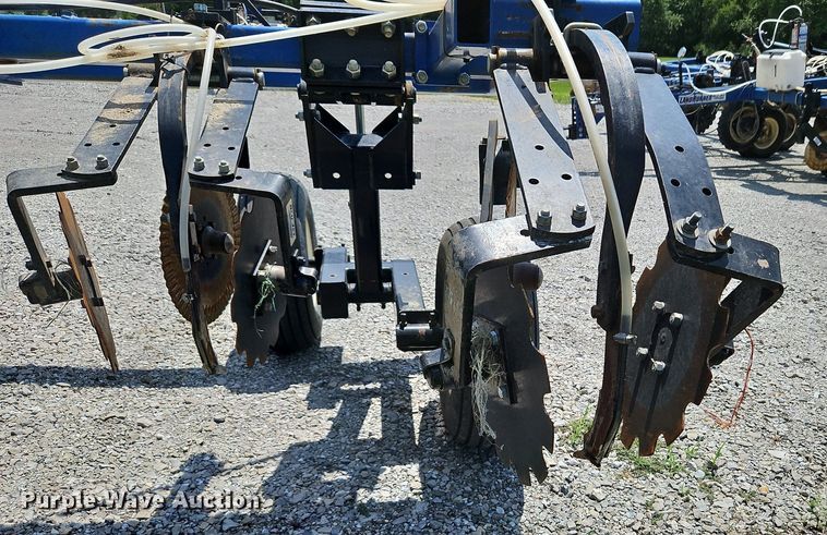 image for item DQ1828 Blu-Jet Land Runner  NH3 applicator