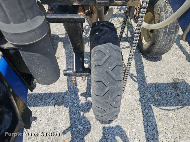 image for item DQ1828 Blu-Jet Land Runner  NH3 applicator