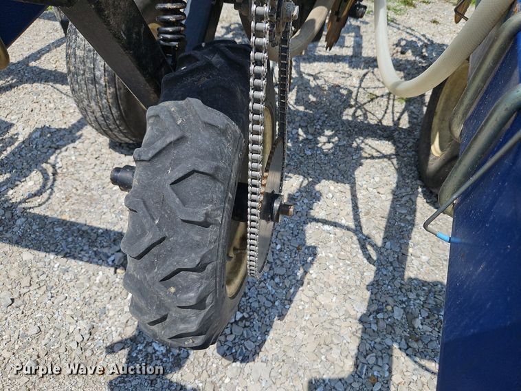 image for item DQ1828 Blu-Jet Land Runner  NH3 applicator