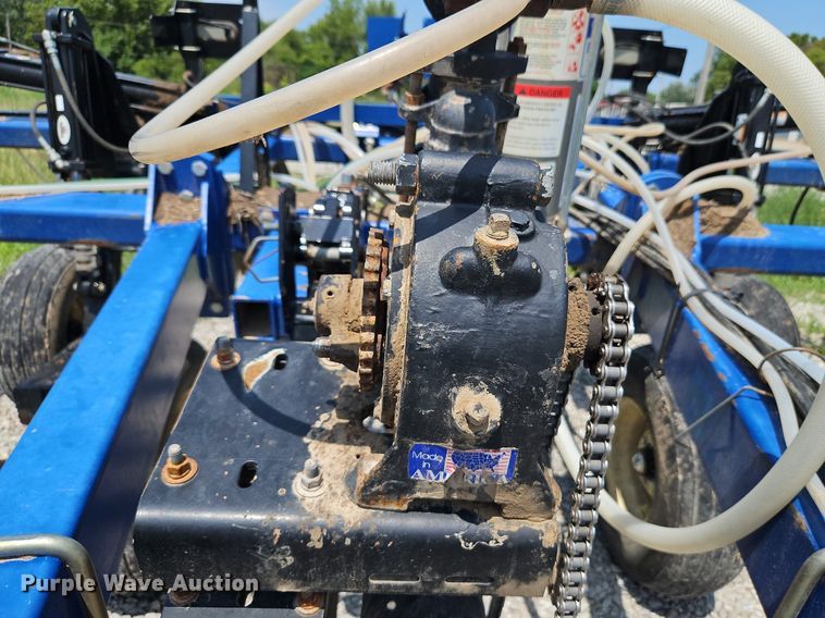 image for item DQ1828 Blu-Jet Land Runner  NH3 applicator