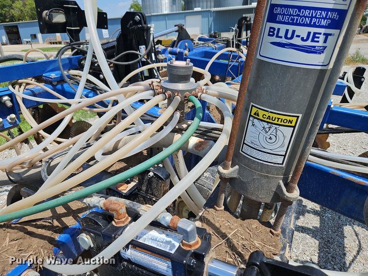 image for item DQ1828 Blu-Jet Land Runner  NH3 applicator