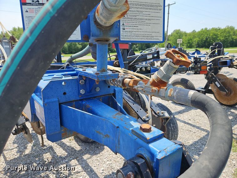 image for item DQ1828 Blu-Jet Land Runner  NH3 applicator