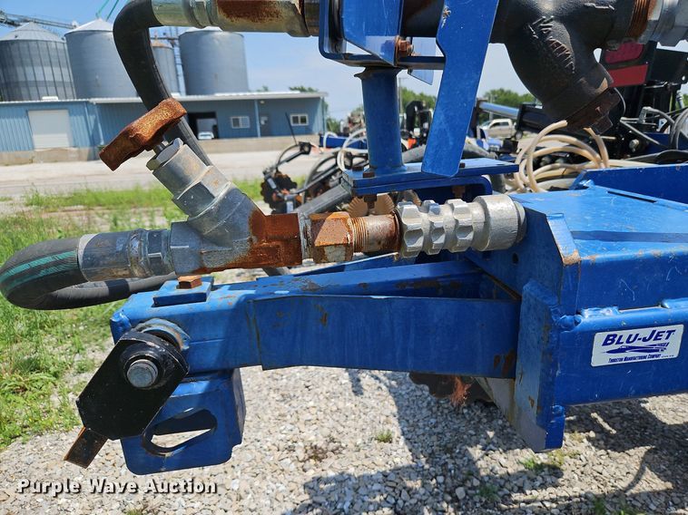 image for item DQ1828 Blu-Jet Land Runner  NH3 applicator