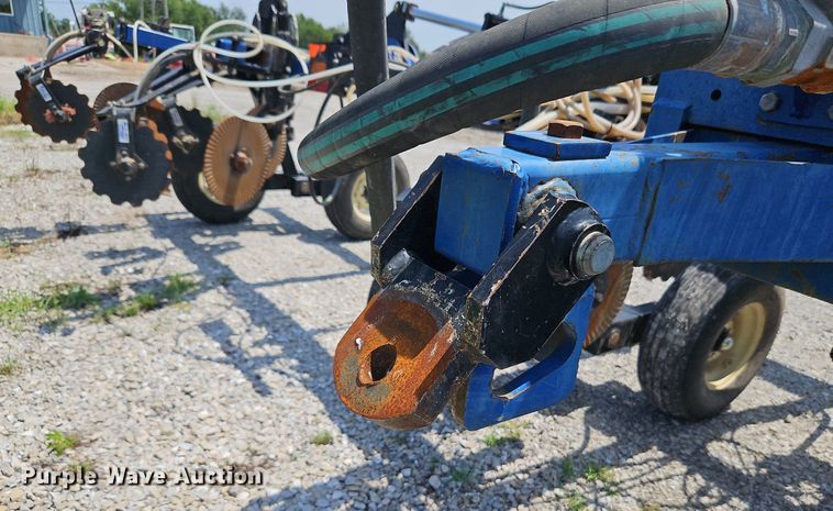 image for item DQ1828 Blu-Jet Land Runner  NH3 applicator