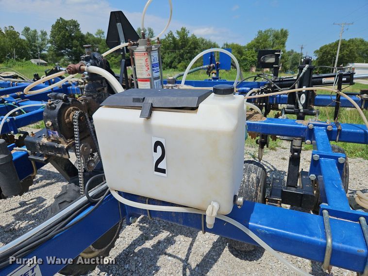 image for item DQ1828 Blu-Jet Land Runner  NH3 applicator