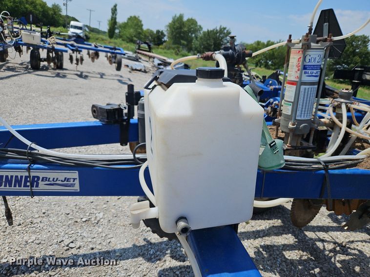 image for item DQ1828 Blu-Jet Land Runner  NH3 applicator