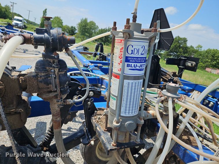 image for item DQ1828 Blu-Jet Land Runner  NH3 applicator