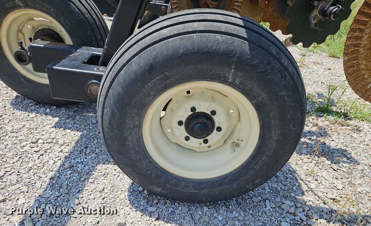 image for item DQ1828 Blu-Jet Land Runner  NH3 applicator