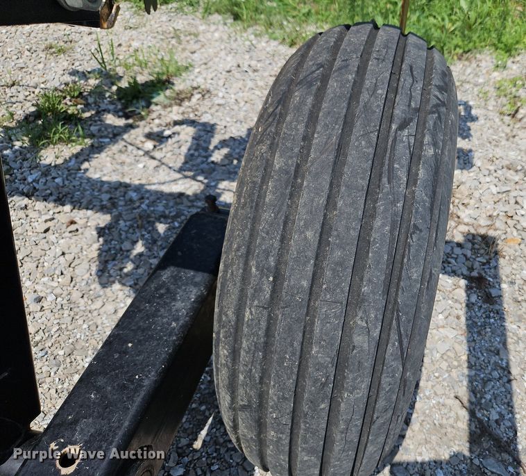 image for item DQ1828 Blu-Jet Land Runner  NH3 applicator