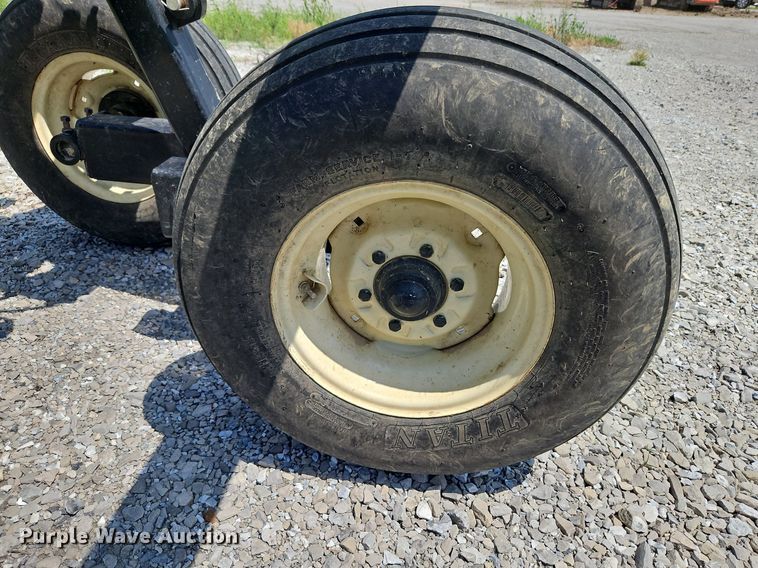 image for item DQ1828 Blu-Jet Land Runner  NH3 applicator