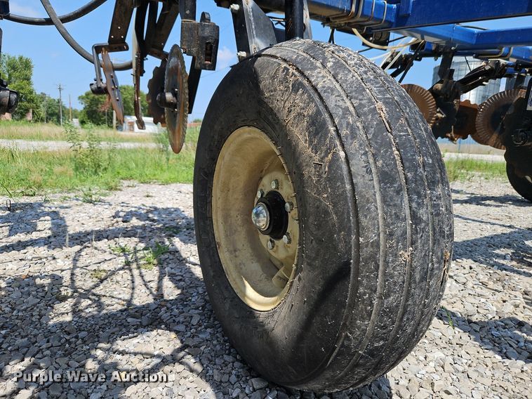 image for item DQ1828 Blu-Jet Land Runner  NH3 applicator