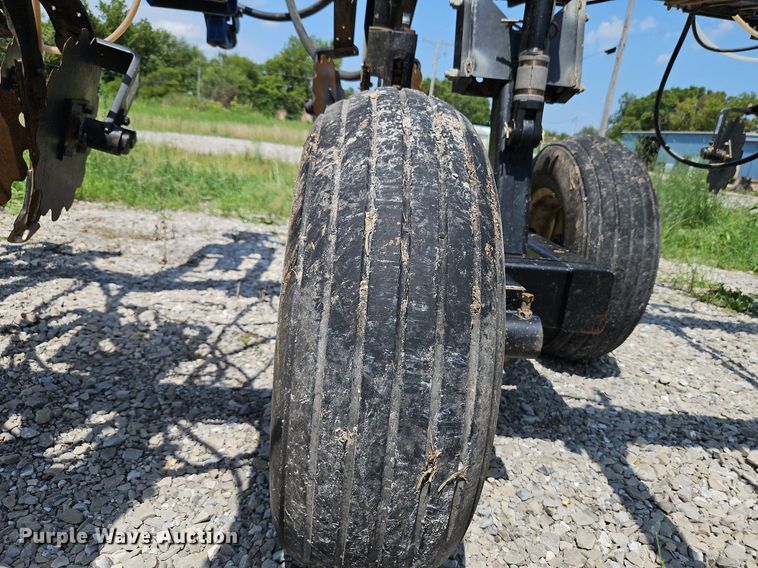 image for item DQ1828 Blu-Jet Land Runner  NH3 applicator