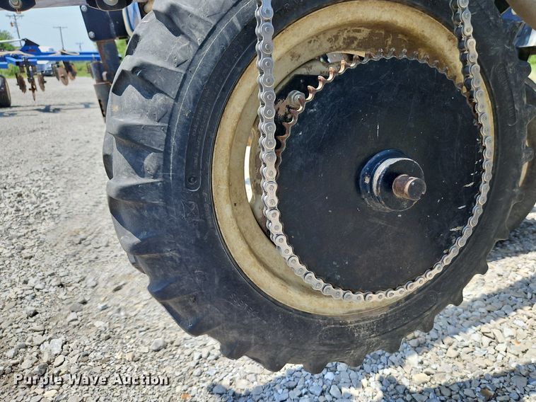 image for item DQ1828 Blu-Jet Land Runner  NH3 applicator