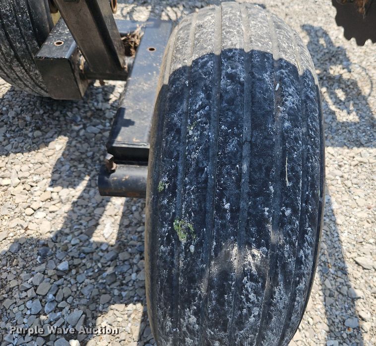 image for item DQ1828 Blu-Jet Land Runner  NH3 applicator