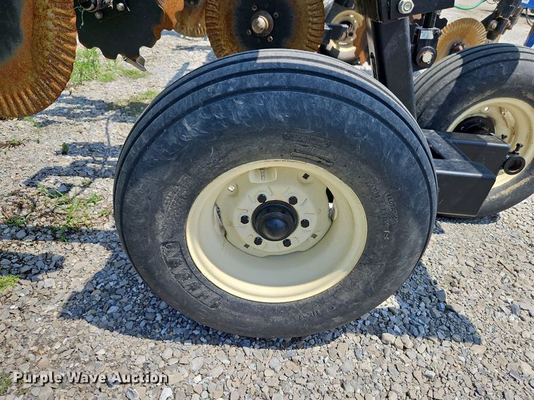 image for item DQ1828 Blu-Jet Land Runner  NH3 applicator