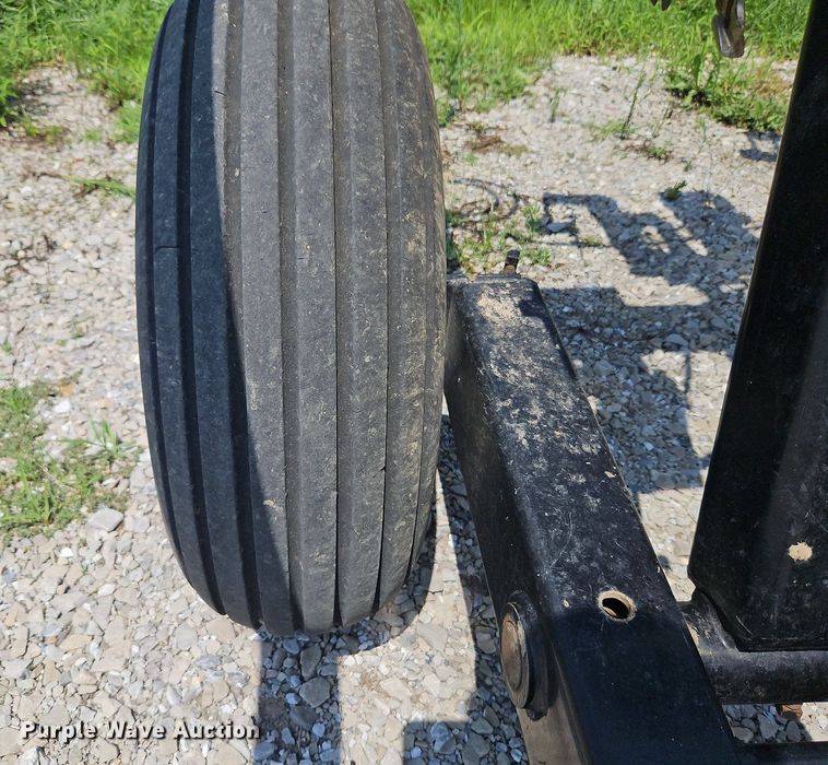 image for item DQ1828 Blu-Jet Land Runner  NH3 applicator