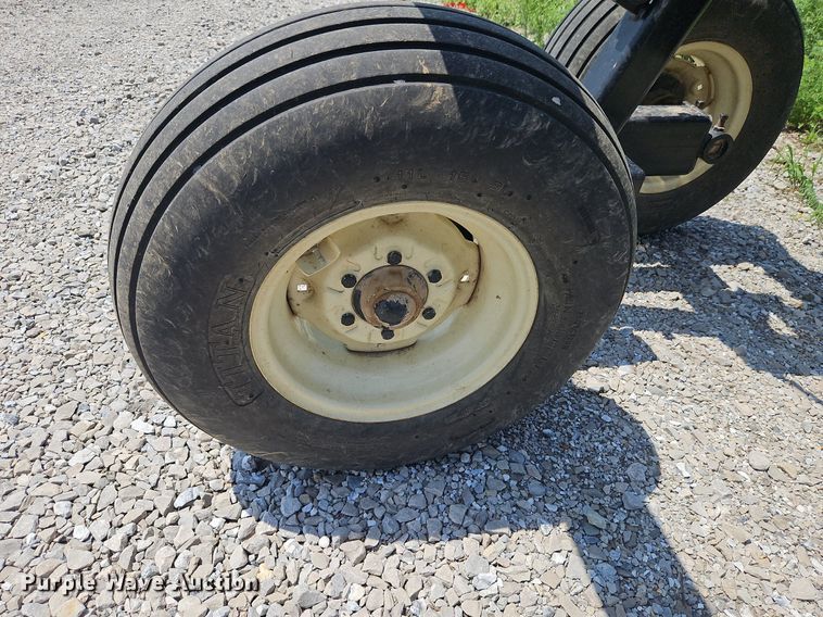 image for item DQ1828 Blu-Jet Land Runner  NH3 applicator