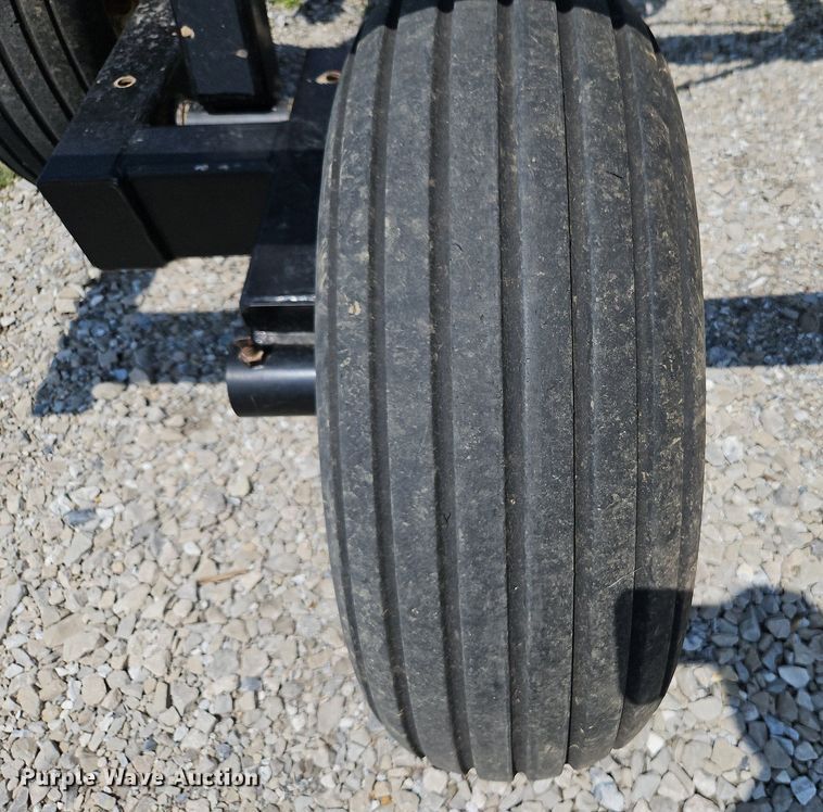 image for item DQ1828 Blu-Jet Land Runner  NH3 applicator