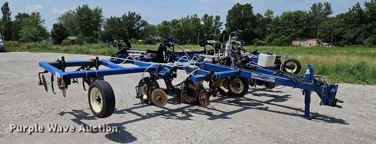 image for item DQ1829 Blu-Jet Land Runner  NH3 applicator