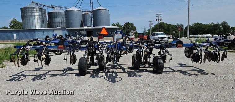 image for item DQ1829 Blu-Jet Land Runner  NH3 applicator