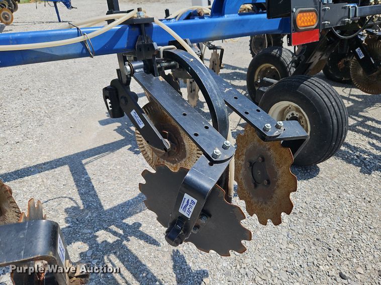 image for item DQ1829 Blu-Jet Land Runner  NH3 applicator