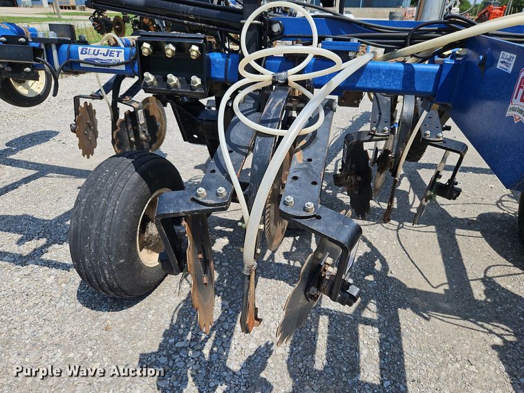 image for item DQ1829 Blu-Jet Land Runner  NH3 applicator