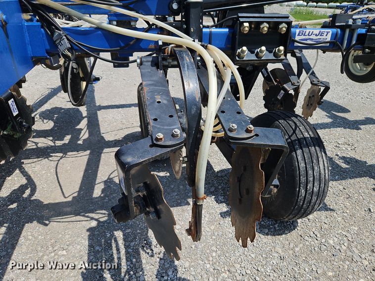 image for item DQ1829 Blu-Jet Land Runner  NH3 applicator