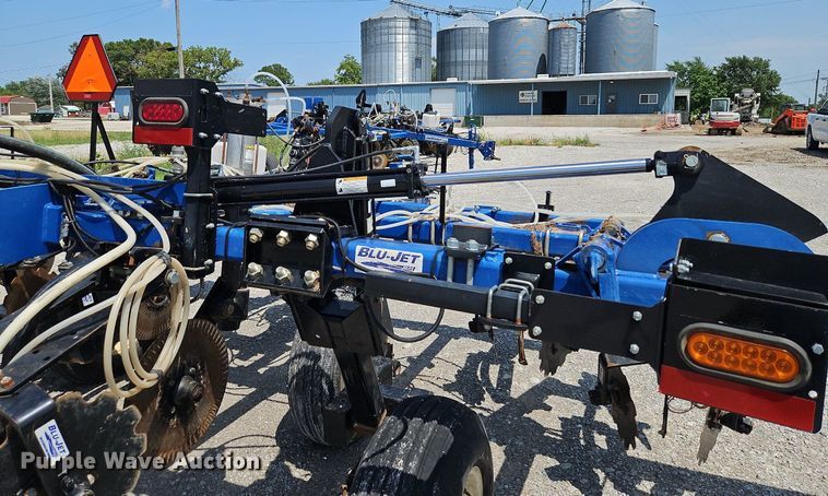 image for item DQ1829 Blu-Jet Land Runner  NH3 applicator