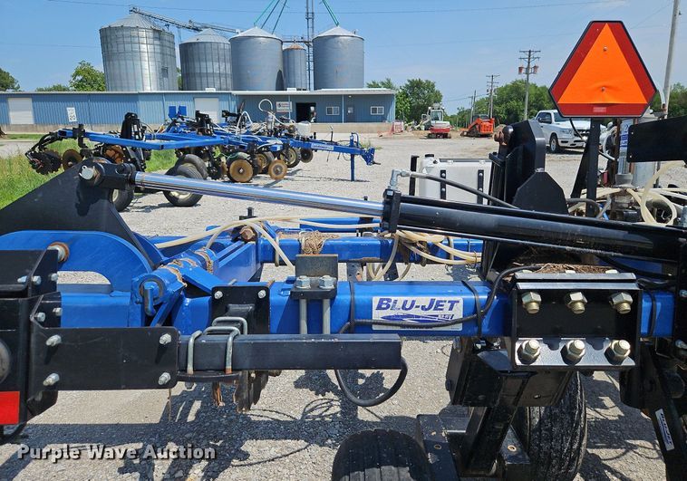image for item DQ1829 Blu-Jet Land Runner  NH3 applicator