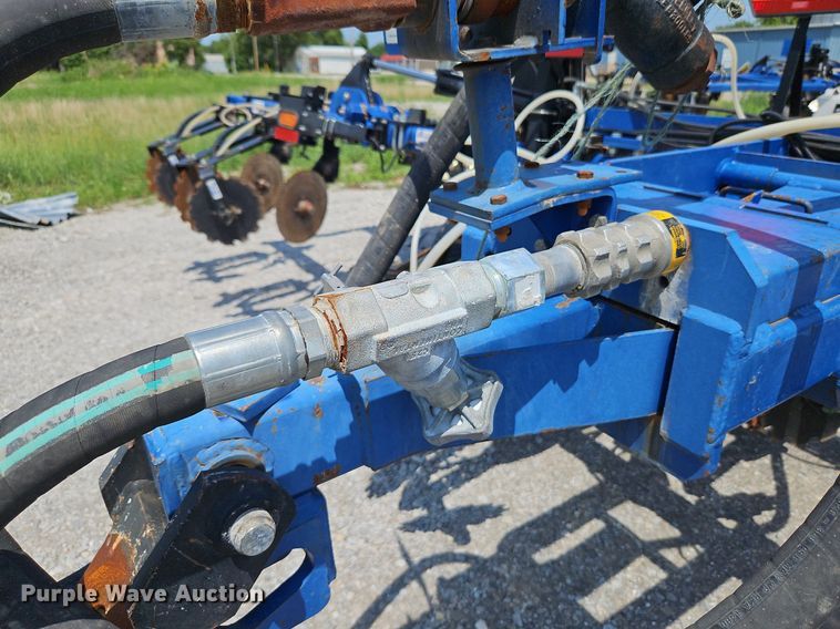 image for item DQ1829 Blu-Jet Land Runner  NH3 applicator