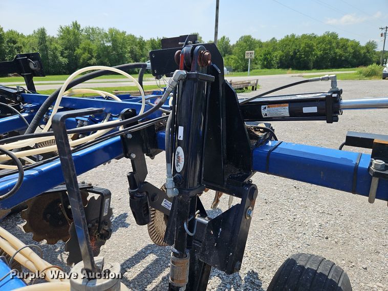 image for item DQ1829 Blu-Jet Land Runner  NH3 applicator