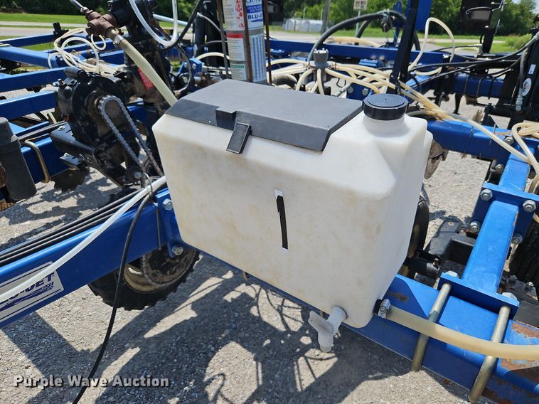 image for item DQ1829 Blu-Jet Land Runner  NH3 applicator